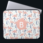 Housse Pour Ordinateur Portable Motif flamand princesse tendance Monogramme rose<br><div class="desc">De mignons flamants roses portant couronnes motif monogrammed poche ordinateur portable.</div>