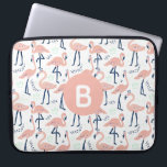 Housse Pour Ordinateur Portable Motif flamand princesse tendance Monogramme rose<br><div class="desc">De mignons flamants roses portant couronnes motif monogrammed poche ordinateur portable.</div>