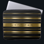 Housse Pour Ordinateur Portable Motif Monogramme Gold & Black Stripes<br><div class="desc">Elégant motif doré et rayures noires. monogramme personnalisable. Si vous avez besoin d'aide pour customiser un de mes designs,  contactez le concepteur ArtOnWear. Mise en forme de texte gratuite avec aide en direct disponible sur demande.</div>