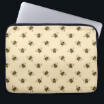 Housse Pour Ordinateur Portable Motif Queen Bee<br><div class="desc">Les motifs vintages d'abeilles au miel sont un moyen amusant et élégant d'ajouter une touche de charme rétro à votre décor maison. Découvrez ce design de style vantage avec un groupe d'abeilles.</div>