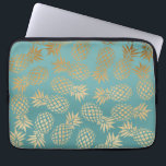 Housse Pour Ordinateur Portable motif tropical d'ananas d'or élégant de faux<br><div class="desc">Motif à la mode et élégant d'ananas d'or de faux. Vous pouvez customiser la couleur d'arrière - plan.</div>