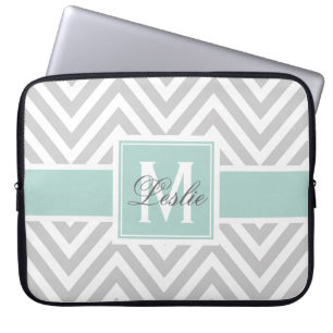 HOUSSE POUR ORDINATEUR PORTABLE MOTIF VERT ET GRIS EN BON ÉTAT DE CHEVRON