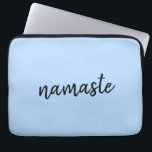 Housse Pour Ordinateur Portable Namasté | Pastel Blue Yoga Salutation spirituelle<br><div class="desc">Simple et élégant, "namaste" cite le design de l'art dans la typographie manuscrite minimaliste moderne sur un arrière - plan bleu pastel. Le slogan peut facilement être personnalisé avec vos propres mots pour un cadeau parfait pour un lapin de yoga ou pilate amoureux! Namasté signifie littéralement "salutations à vous". Dans...</div>