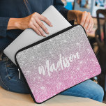 Housse Pour Ordinateur Portable Nom de la calligraphie de la Parties scintillant e<br><div class="desc">Ombre Pink Silver Parties scintillant Calligraphy Name Laptop Sleeve Electronics Sag dispose d'un faux arrière - plan d'argent et de parties scintillant rose avec votre nom personnalisé. Un cadeau parfait pour Noël, anniversaire, fête des mères, appréciation des enseignants, meilleurs amis, soeurs et plus encore. Conçu par © Evco Studio www.zazzle.com/store/evcostudio...</div>