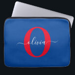 Housse Pour Ordinateur Portable Nom de script de monogramme personnalisé bleu blan<br><div class="desc">Cette élégante conception de monogramme et de nom de script stylisé peut être offerte en cadeau pour un anniversaire, un mariage, une douche de mariée, un anniversaire, la fête des mères ou toute autre occasion. Il peut être personnalisé avec l'initiale et le nom de la personne. Vous pouvez modifier la...</div>