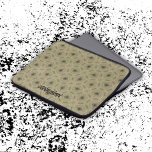 Housse Pour Ordinateur Portable Nom du monogramme motif noir et beige |<br><div class="desc">Protégez votre appareil avec élégance grâce à cette pochette élégante d'ordinateur portable avec un motif noir et beige raffiné et un nom monogramme personnalisé. Conçu à la fois pour la fonctionnalité et l'élégance, il offre un ajustement doux et intérieur rembourré pour protéger votre ordinateur portable des rayures et des bosses....</div>