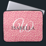 Housse Pour Ordinateur Portable Nom Empreinte de léopard rose personnalisé Monogra<br><div class="desc">Un empreinte de léopard élégant et moderne jette un oreiller avec un motif léopard design rose chaud sur un arrière - plan rose pastel. Ajoutez simplement votre nom et votre monogramme à cette pochette chic pour ordinateur portable. Conçu exclusivement pour vous par Happy Dolphin studio. Si vous avez besoin d'aide...</div>