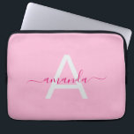 Housse Pour Ordinateur Portable Nom et monogramme personnalisés rose fille simple<br><div class="desc">Ajoutez une touche douce et élégante à votre technologie grâce à ce Simple Manche Portable Simple Girly Pink Personnalisé Name & Monogram. Doté d'un design rose doux avec des options de nom et monogramme personnalisées,  il allie charme féminin et fonction quotidienne. Parfait pour le travail,  l'école ou le voyage.</div>