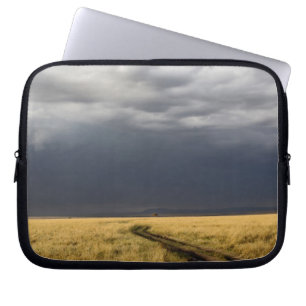Housse Pour Ordinateur Portable Nuages orageux et route à travers les plaines gaze