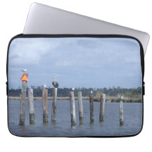 Oiseaux en poste dans le lac