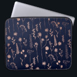 Housse Pour Ordinateur Portable Or rose dessiné à la main joli sèche fleurs pressé<br><div class="desc">Mains dessinées rose or mignon fleurs séchées illustration bleu marine</div>