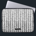 Housse Pour Ordinateur Portable Ordinateur portable Motif Tribal Rustique Noir<br><div class="desc">Sac d'ordinateur portable personnalisé rustique avec motif rustique noir et blanc. Cet objet unique sera parfait comme cadeau.</div>