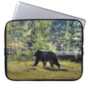 Housse Pour Ordinateur Portable Ours Noir Traversant Un Pâturage De Ranch