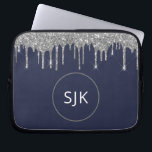 Housse Pour Ordinateur Portable Parties scintillant à goutte en argent bleu Faux N<br><div class="desc">Argent et Marine Bleu Faux Parties scintillant à goutte et Éclairer Élégant Monogramme Initiales Coque. Ce coque peut être customisé pour inclure votre nom initial et prénom.</div>