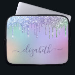 Housse Pour Ordinateur Portable Parties scintillant arc-en-ciel personnalisée<br><div class="desc">Manche d'ordinateur portable mignonne à carreaux avec parties scintillant irrégulière de couleur unicorne sur un arrière - plan de violet,  rose,  bleu,  vert et jaune. Personnalisez avec votre nom dans un script mauve design et tendance avec des swashes.</div>