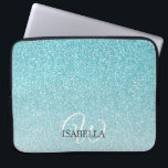 Housse Pour Ordinateur Portable Parties scintillant bleue personnalisée Nom Ombre<br><div class="desc">Design chic imitation parties scintillant bleue avec l'effet ombre, la parties scintillant bleue se détache sur un arrière - plan blanc. Vous pouvez personnaliser cette élégante pochette d'ordinateur portable avec votre nom et monogramme ou autre texte. Manche cadeau idéal personnalisé pour ordinateur portable. Si vous avez besoin d'aide ou de...</div>