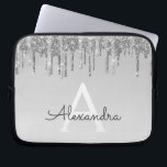 Housse Pour Ordinateur Portable Parties scintillant d'argent et monogramme étincel<br><div class="desc">Parties scintillant à gouttes d'argent et Coque de monogramme élégant étincelant. Ce coque peut être customisé pour inclure votre nom initial et prénom.</div>