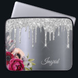 Housse Pour Ordinateur Portable Parties scintillant d'argent gouttes nom florale<br><div class="desc">Faux argent goutte à goutte de parties scintillant,  peinture goutte à goutte sur un faux arrière - plan métallique à l'aspect argent. Fleurs bordeaux et or rose. Modèle pour Votre nom. Le nom en gris clair est écrit avec un script de style moderne et tendance écrit à la main.</div>