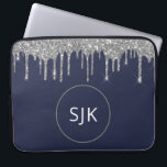 Housse Pour Ordinateur Portable Parties scintillant Drives Marine Blue Silver Girl<br><div class="desc">Parties scintillant de luxe Silver et Navy Blue Faux et Élégant parkle Coque d'initiaux monogrammes. Ce coque peut être customisé pour inclure votre nom initial et prénom.</div>