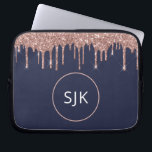 Housse Pour Ordinateur Portable Parties scintillant Drives Monogrammed Marine Blue<br><div class="desc">Girly Blush Pink - Rose Gold et bleu marine  Faux Parties scintillant Drips et Élégant Parkle Monogrammed Initials Coque. Ce coque peut être customisé pour inclure votre nom initial et prénom.</div>