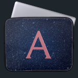 Housse Pour Ordinateur Portable Parties scintillant en or bleu et Rose de la Marin<br><div class="desc">Parties scintillant Blue et Rose Gold Faux de la Marine et Coque Monogramme élégant étincelant. Ce coque peut être customisé pour inclure votre nom initial et prénom avec un ciel céleste bleu nuit de minuit.</div>
