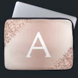 Housse Pour Ordinateur Portable Parties scintillant métallique rose rose vierge Mo<br><div class="desc">Parties scintillant en métal rose et  en métal brillant et Coque Monogramme moderne et élégant. Ce coque peut être customisé pour inclure votre nom initial et prénom et fait un grand cadeau de Noël ou de 16 Anniversaire doux.</div>