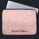Housse Pour Ordinateur Portable Parties scintillant rose élégante personnalisée<br><div class="desc">Ce coque portable girly personnalisé a votre nom en texte noir sur un bel arrière - plan parties scintillant rose. Customisez le coque portable avec le nom de votre choix pour que quelqu'un se sente spécial. Fait un cadeau amusant pour les anniversaires ou pour Noël, et parfait pour le retour...</div>