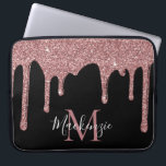 Housse Pour Ordinateur Portable Parties scintillant rose Gold Sparkle Drivers Mono<br><div class="desc">Girly Rose Gold Sparkle Parties scintillant Drips Monogramme manche portable avec nos gouttes de fausse parties scintillant tendance en or rose/rose sur un arrière - plan noir chic. Conçu par Cèdre et String. Pour personnaliser davantage, cliquez sur le lien "customiser plus loin" et utilisez l'outil de conception pour modifier la...</div>