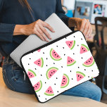 Housse Pour Ordinateur Portable Pastèque rose, Graines de pastèque, Motif d'été<br><div class="desc">Joli,  amusant et adorable motif avec pastèques roses sur arrière - plan blanc. Un cadeau moderne et tendance,  parfait pour les amoureux des fruits de votre vie.</div>