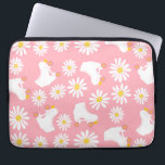 Housse Pour Ordinateur Portable Patins floraux Roller Patinage Motif rose<br><div class="desc">Cool moderne pastel rose printemps marguerites estivales et blanc rétro roller quad patins avec roues roses design pour patin à roulettes femme, fille. Patins à roulettes amovibles design motif sur décoration maison, tasses, papier d'emballage, etc. Roller skates art illustration design cadeau pour fille, petite-fille, derby fille, roller babe. Rollerskating, quad...</div>