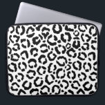 Housse Pour Ordinateur Portable Patteries du Black White Leopard animal<br><div class="desc">Cette motif poster de animal moderne et élégante conviendra parfaitement à la mode branchée et chic. Il présente un imprimé de guépard léopard noir et blanc dessiné à la main. C'est élégant, chic, simple et tendance. ***REMARQUE IMPORTANTE DE CONCEPTION : Pour toute demande de conception personnalisée comme les demandes de...</div>