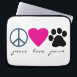 Housse Pour Ordinateur Portable Pattes d'amour de paix<br><div class="desc">Signe, coeur et empreinte de patte de paix Cette conception de produit élégante de pattes d'amour de paix avec un signe de paix, un coeur et un empreinte de patte fait un cadeau unique pour des propriétaires et des amoureux des animaux d'animal familier, particulièrement chien et des propriétaires et des...</div>