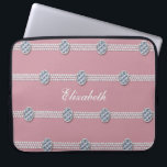 Housse Pour Ordinateur Portable Perle de diamant élégant et chic | Luxe rose<br><div class="desc">Perle de diamant élégant et chic | Peignoir Ordinateur Portable De Luxe Rose. Entourez votre ordinateur portable dans le luxe avec ces brins de strass et de perles. Facile à customiser en ajoutant votre propre nom ou personnalisez-le avec un monogramme ! Cet arrière - plan est rose rose roux, mais...</div>