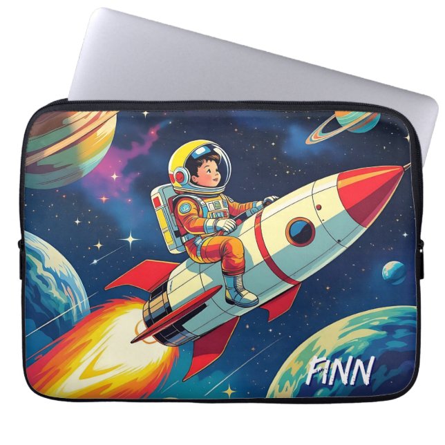 Housse Pour Ordinateur Portable Petit garçon à bord d'un navire à fusée volant dan (Devant)