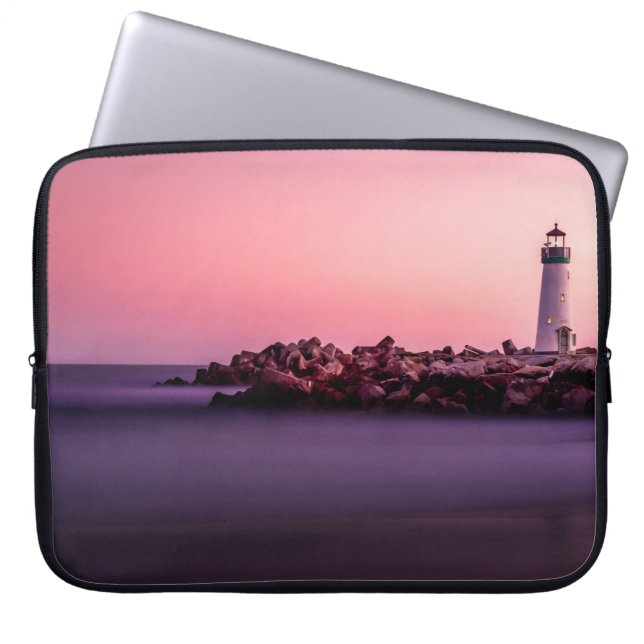 HOUSSE POUR ORDINATEUR PORTABLE PHARE BLANCHE SUR LA MER ROCHEUSE (Devant)