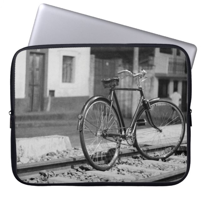 HOUSSE POUR ORDINATEUR PORTABLE PHOTO GRAYSCALE DU VÉLO DE COMMUTER (Devant)