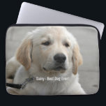 Housse Pour Ordinateur Portable Photo personnalisée et nom de chien de golden<br><div class="desc">Personnalisez vos caisses de téléphone et d'ordinateur avec cette photo de chien de golden retriever ou les remplacez par votre photo du chien ou du chiot et les appelez (ou l'autre photo d'animal familier ou de personne/nom). Le texte lit le "meilleur chien jamais" ou ajoute votre propre texte - "nous...</div>