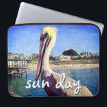 Housse Pour Ordinateur Portable Plage Pier Pelican Bird Photo Jour du Soleil Citat<br><div class="desc">Cet heureux pélican perché sur une balade surplombant une plage californienne crie "prêt pour les vacances". Retournez à la brise chaude de l'océan chaque fois que vous utilisez cette photo colorée poche ordinateur portable en néoprène. Cette pochette pour ordinateur portable est disponible en trois tailles : 15", 13" et 10"....</div>