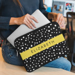 Housse Pour Ordinateur Portable Points dalmatiens, Spots, Noir et Blanc, Votre nom<br><div class="desc">Joli,  amusant et adorable dalmatie taches motif en noir et blanc. Un cadeau moderne et tendance,  parfait pour un amoureux dalmate dans votre vie. Personnalisez en ajoutant votre nom,  votre pseudonyme,  votre monogramme ou vos initiales.</div>