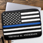 Housse Pour Ordinateur Portable Policier Personnalisé Ligne Bleue Mince<br><div class="desc">Portable mince en ligne bleue - Drapeau américain dans les couleurs Police Drapeau, design moderne noir et bleu. Personnalisez avec le nom des policiers. Cette pochette d'ordinateur portable personnalisée pour policier est parfaite pour les services de police. DROIT D'AUTEUR © 2020 Judy Burrows, Black Dog Art - Tous droits réservés....</div>