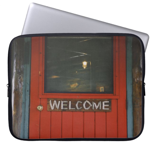 HOUSSE POUR ORDINATEUR PORTABLE PORTE FERMÉE EN BOIS ROUGE (Devant)