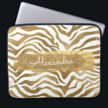 Housse Pour Ordinateur Portable Poster de animal Zebra Gold & White avec Parties s<br><div class="desc">Poster de animal Zèbre Or et Blanc avec Coque Monogramme Parties scintillant Or. Ce coque peut être customisé pour inclure votre prénom.</div>