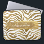 Housse Pour Ordinateur Portable Poster de animal Zebra Gold & White avec Parties s<br><div class="desc">Poster de animal Zèbre Or et Blanc avec Coque Monogramme Parties scintillant Or. Ce coque peut être customisé pour inclure votre prénom.</div>
