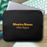 Housse Pour Ordinateur Portable Professionnel Simple Moderne Neon Orange Noir<br><div class="desc">Mini-Arrière - plan couleur Soli Noir Nettoyé et Neon Orange police de poche portable moderne. Personnalisez pour votre usage personnalisé. Cliquez sur le bouton "Customiser" pour modifier la couleur de l'arrière - plan, les styles de police et la couleur de police. Design classique | Produit élégant | Couleurs tendance |...</div>