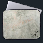 Housse Pour Ordinateur Portable Publicité vintage parisienne avec Monogramme<br><div class="desc">Customisez avec votre propre initiale ou supprimez le texte. Un collage de parchemin publicitaire vintage paris. Ces publicités sont écrites dans des polices élégantes fantaisie et apparaissent défraîchies et portées. La texture semble vieille et patinée dans les tons gris,  vert et corail orange pâle. Un style chic et tendance.</div>