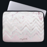 Housse Pour Ordinateur Portable Rose or parties scintillant chevron rose marbre mo<br><div class="desc">Arrière - plan pour monogramme élégant sur le fond avec chevron or rose parties scintillant au milieu et marbre rose sur le dessus. Élément élégant et chic qui peut être customisé très facilement avec un changement de police ou de couleur, ou vous pouvez simplement choisir d'écrire votre nom et de...</div>