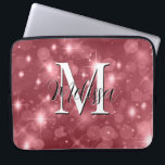 Housse Pour Ordinateur Portable Rose Rose Bokeh Moderne Monogram Étincelle<br><div class="desc">Ce coque à manche portable a un arrière - plan de bokeh rose rose pétillant. Simple et contemporain. Complétez-le avec un monogramme et un nom personnalisés. Créé par Simply Farmhouse Press.</div>