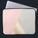 Housse Pour Ordinateur Portable Rougissent le rose, le gris et les triangles<br><div class="desc">Comporter élégant de dessin géométrique rougissent bloc rose de rose,  de gris et de couleur d'or de faux.</div>