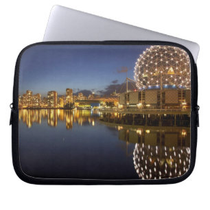 Housse Pour Ordinateur Portable Science World et CBD reflétés dans False Creek,