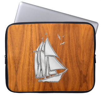 Housse Pour Ordinateur Portable Silver Sail Boat on Teak Veneer Decor